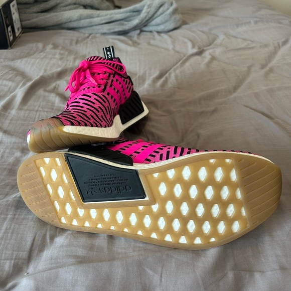 Adidas NMD R2 - Picture 3 of 4